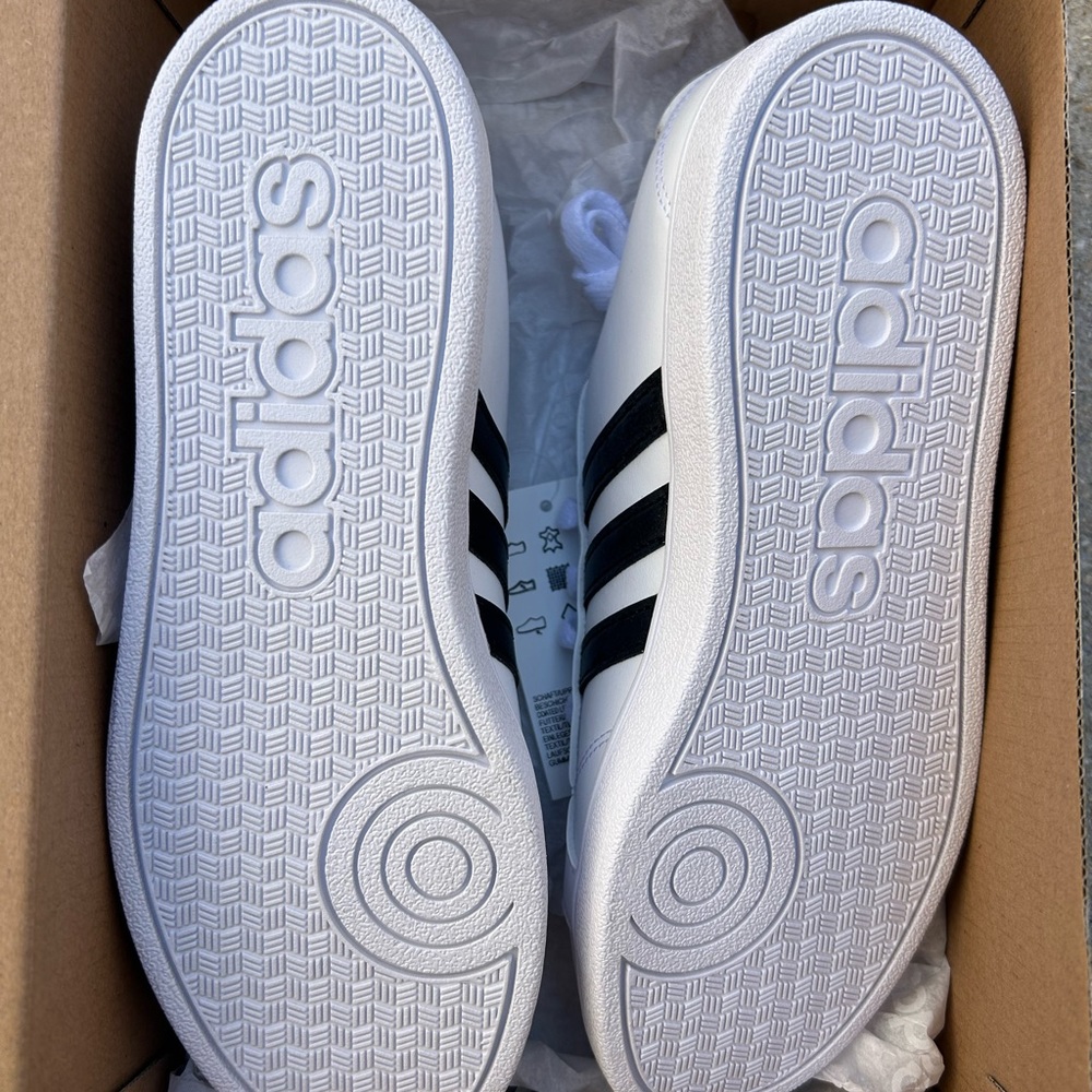 adidas - Picture 3 of 5